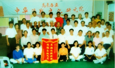 无形的镣铐： 当“民间大使”的仁心折翼于故土之困