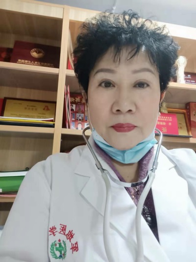 心系祖国    服务为民   中国当代名医  ——赵秀花