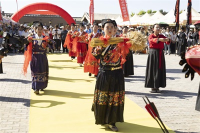 金色麦浪里的文化盛宴 ：河套非遗小镇艺术节书写乡村振兴新篇章