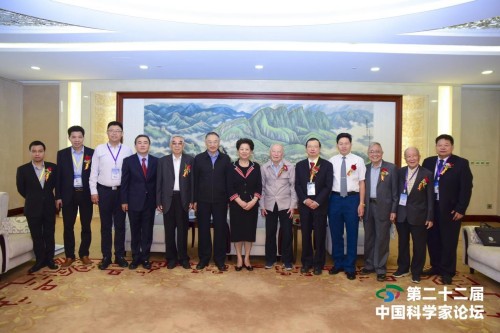 铁血荣光， 共铸八一魂访中医传奇人物 当代中医事业奠基人李乘伊院士 荣获担任：中国中医专家委员会常务主席