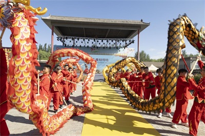 金色麦浪里的文化盛宴 ：河套非遗小镇艺术节书写乡村振兴新篇章