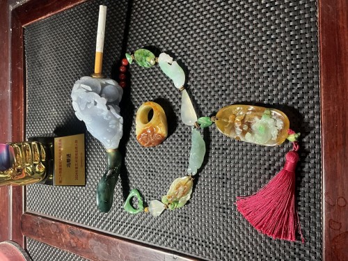 翠影匠心：冯帮进的翡翠雕刻之旅