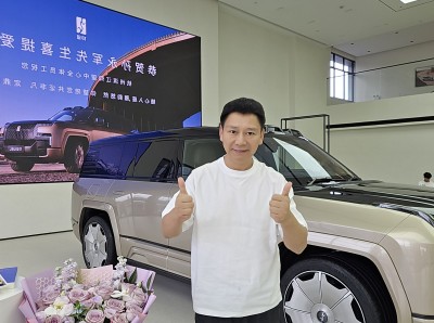 国产豪华新标杆！ 首位仰望U8L车主提车，见证中国智造崛起