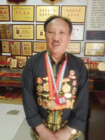 新时代中医文化世界传奇人物 符忠来：深耕岐黄的护民医家，国医传承的践行者