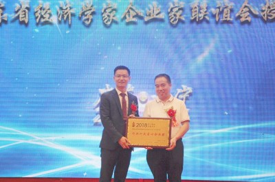 古木逢春传世艺匠心雕龙立潮头 ——访广东雄兴木业有限公司董事长陈建方