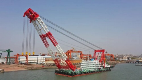 中交三航局二公司800吨单臂架变幅式起重船“三航起20”顺利交付