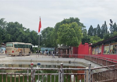 重庆市 江津区50多位党员干部莅临 荣昌区清流红色故居爱国主义教育基地